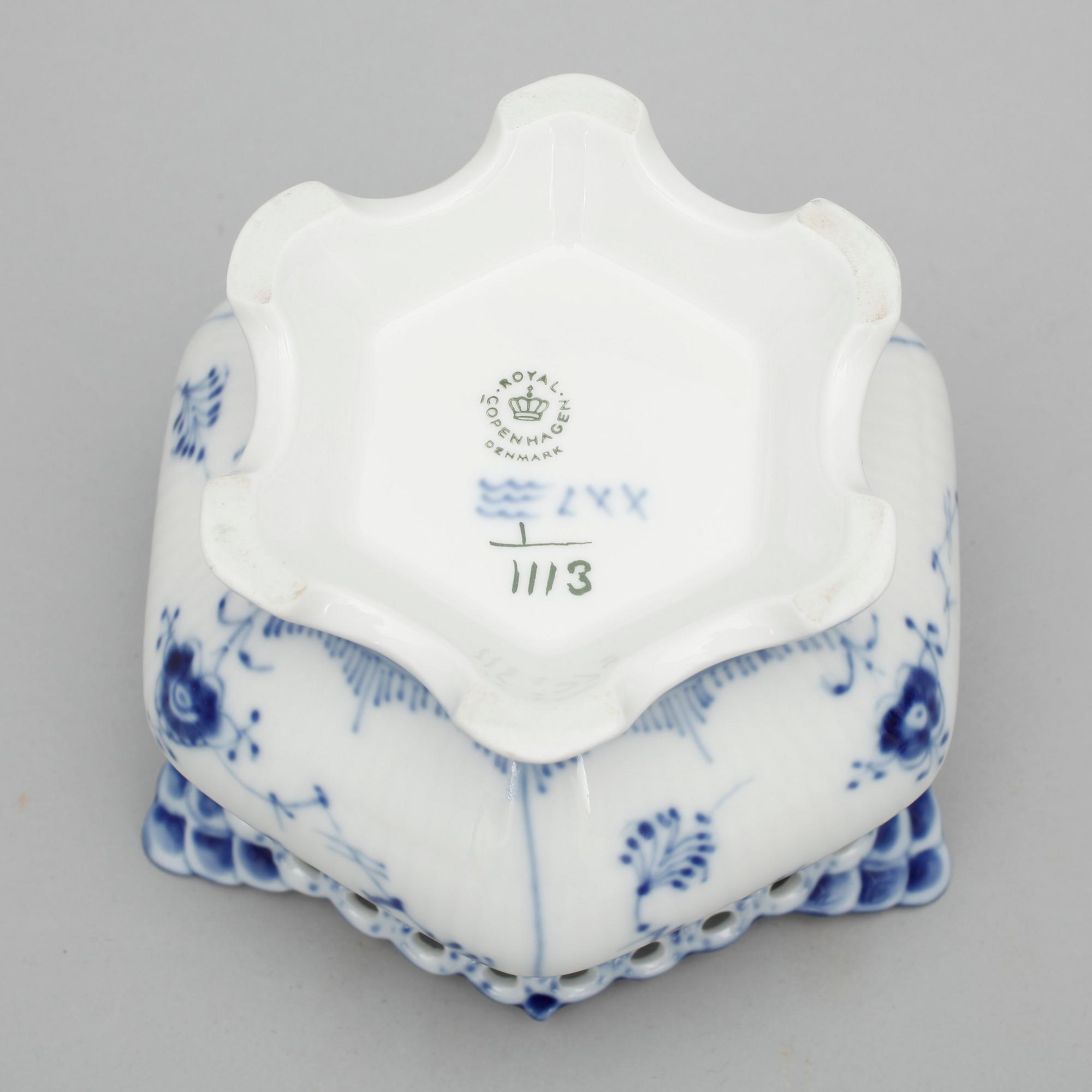 SERVISDELAR, 4 delar, porslin, "Musselmalet" Royal Copenhagen.
