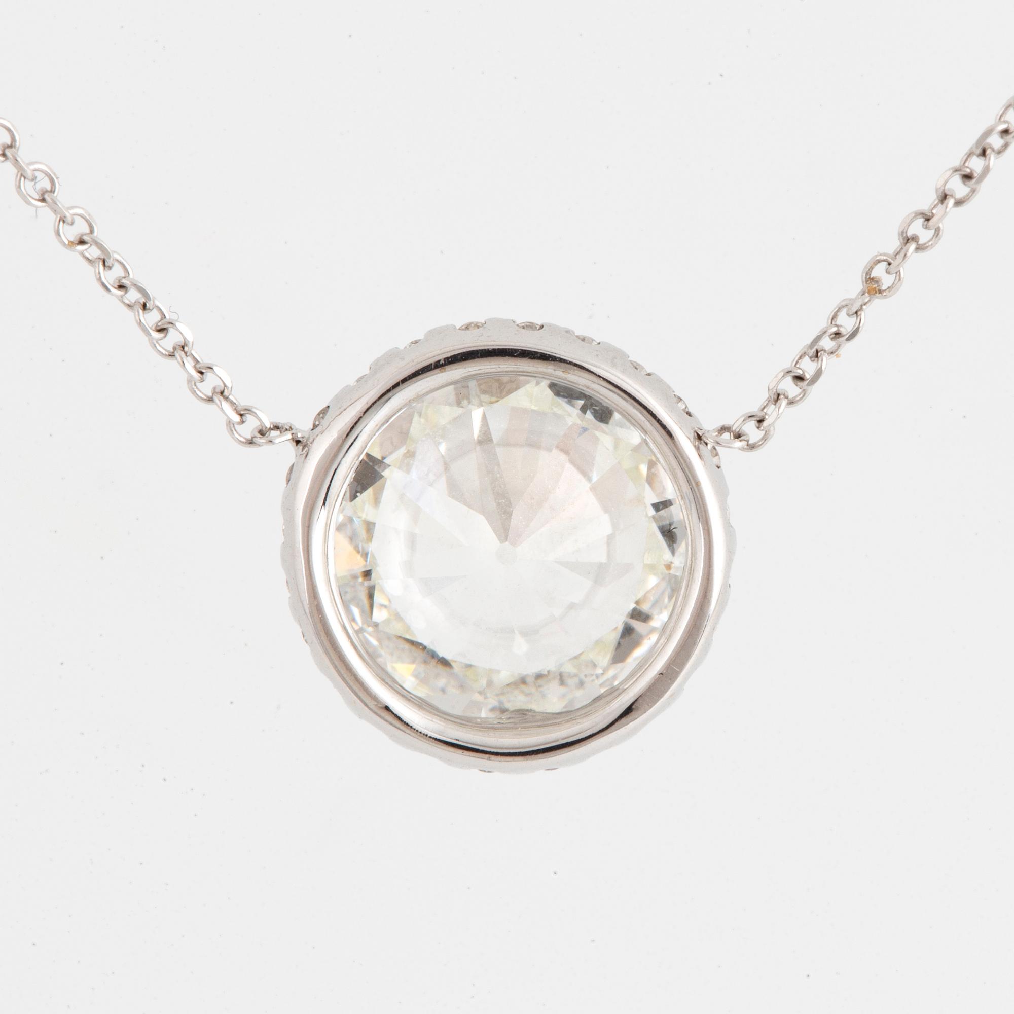 1,91 ct diamond necklace.