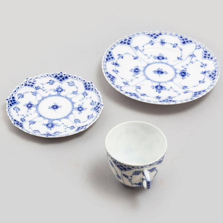 KAFFESERVIS, 44 delar, "Musselmalet", hel- och halvblond, Royal Copenhagen, Danmark, 1900-talets andra hälft.