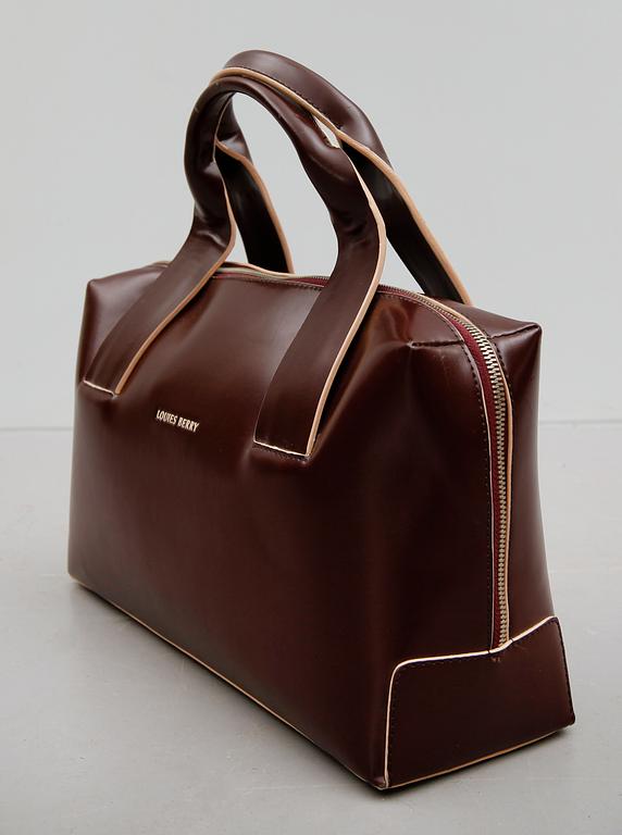 VÄSKA, Louies Berry.