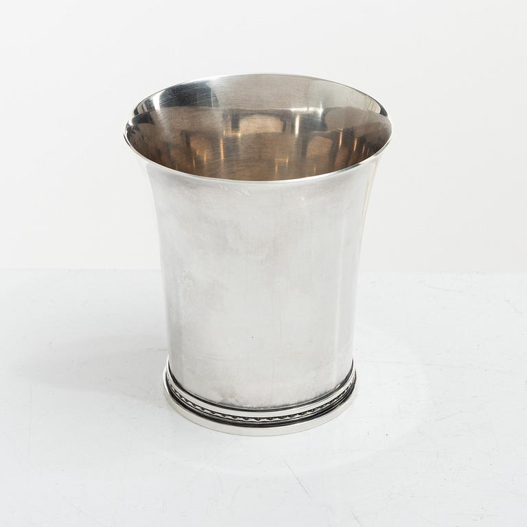 Eric Råström, a silver vase, Råströms Silver- O Nysilverfabrik, Stockholm, 1972.
