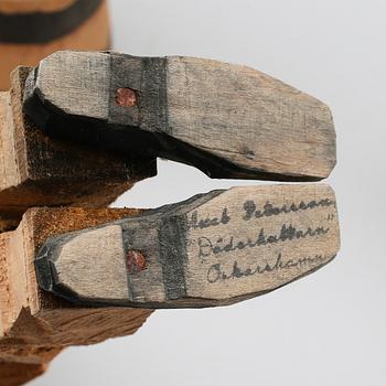 AXEL PETERSSON DÖDERHULTARN, figurgrupp, 5 delar, snidat trä, hand- och stämpelsignerade.