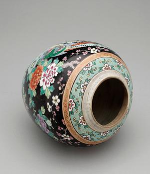 PENSELVAS och BOJAN, Kina, porslin, 1900-talets första hälft.