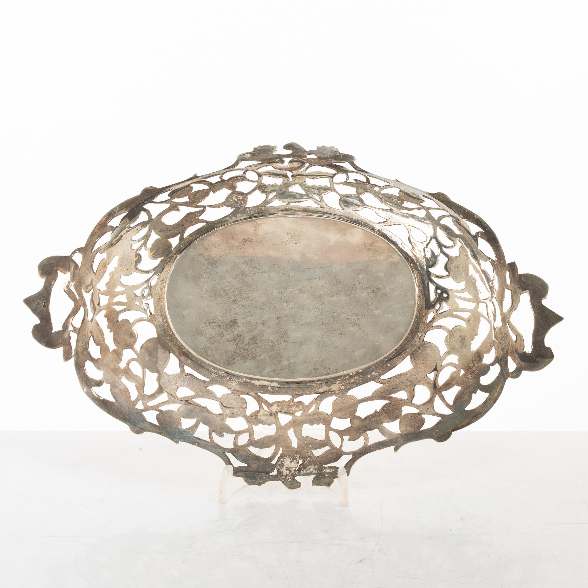 Brödkorgar, 2 st, samt servettringar, 3 st, silver, 1800-1900-tal.