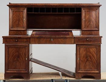 SKRIVBORD med pulpet, omkring 1800-talets mitt.