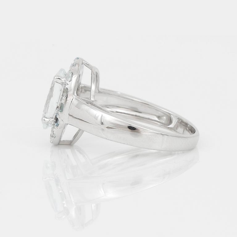 RING, 14K vitguld med ovalslipad goshenit, ca 2,09 ct. Vikt ca 4,62 g.