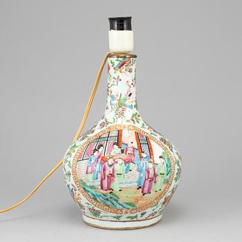 A famille rose canton vase turned into a table lamp, Qing dynasty, late 19th century.
