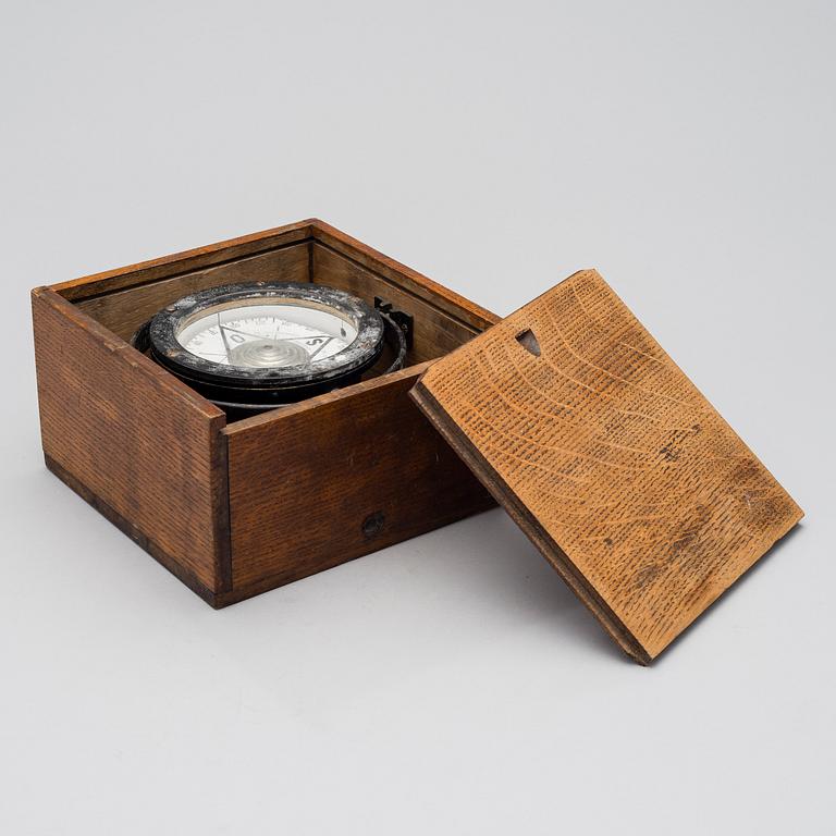 A Swedish flat-top Lyth compass, Stockholm 20th century.