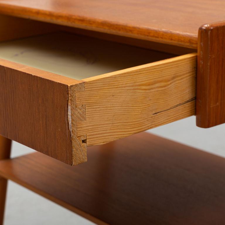 A pair of teak veneered bedside tables, AB Carlström & Co Möbelfabrik, 1960's.