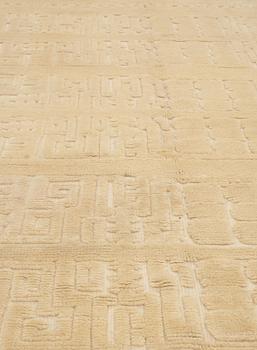 CARPET. Knotted pile in relief. 250,5 x 197 cm. Signed AGDA ÖSTERBERG at the back.