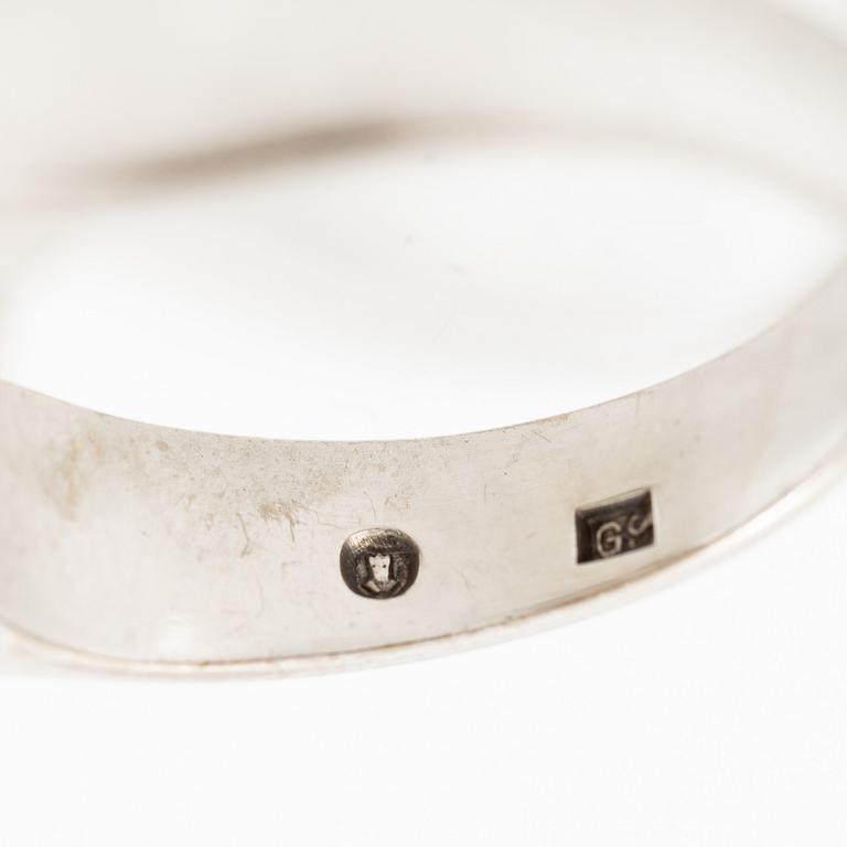 Ring in 18K white gold with a saltwater pearl, set with brilliant-cut and octagonal-cut diamonds.