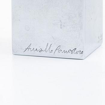 Arnaldo Pomodoro, "Piccola scultura".