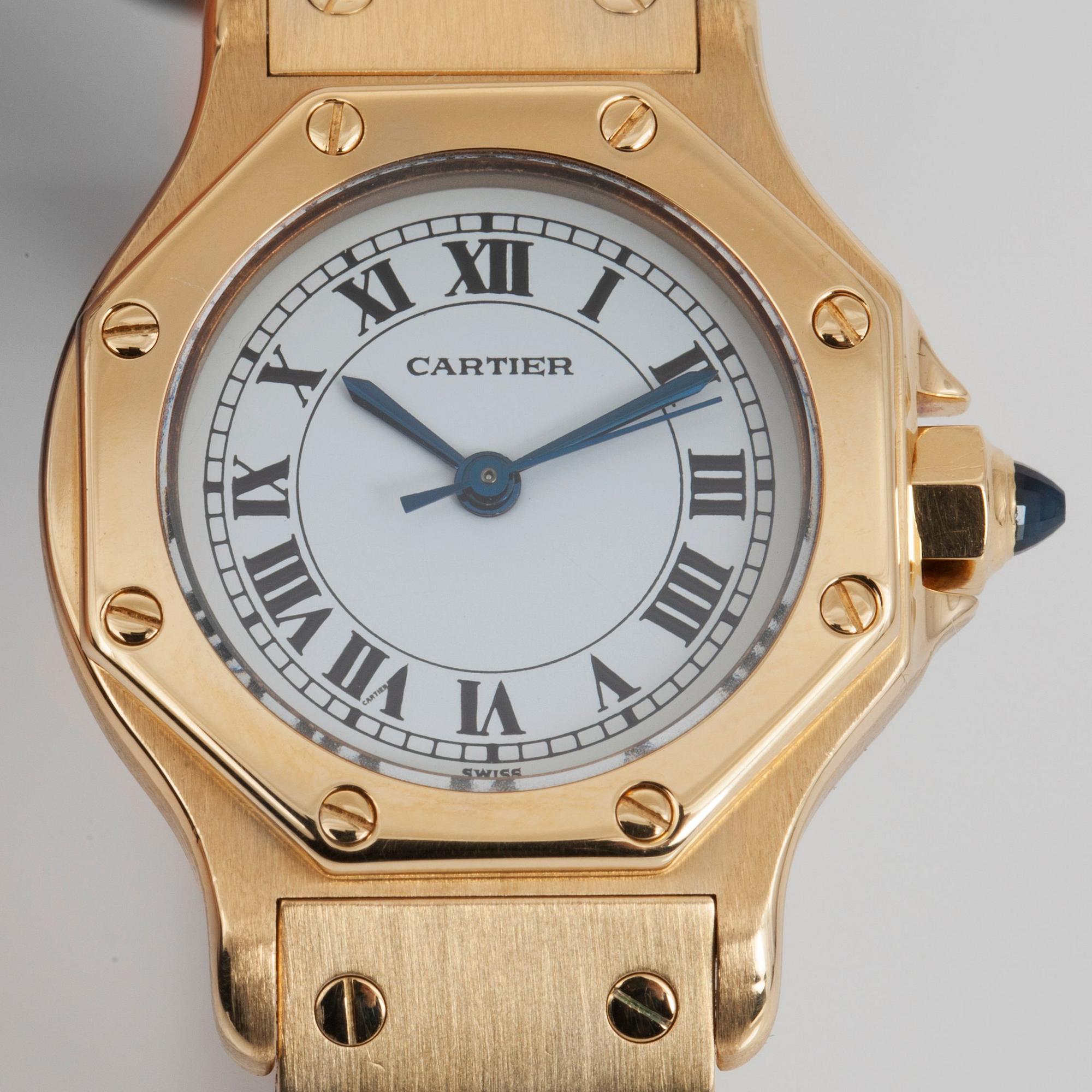 DAMUR, Cartier Santos, boett samt integrerad länk i 18K guld. Automat. Serienummer: 8090604461.