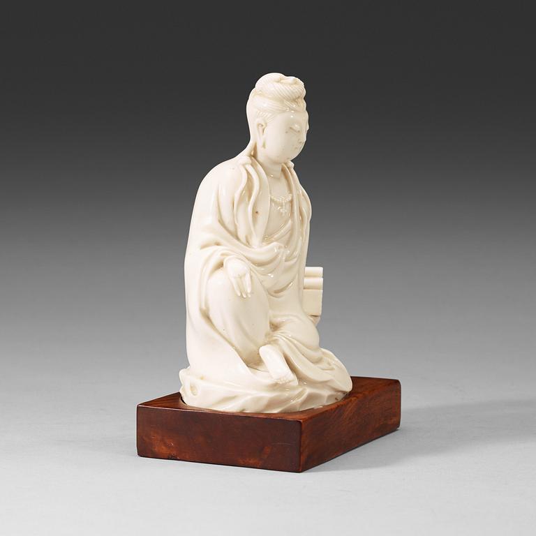 A blanc de chine figure of Guanyin, Qing dynasty (1644-1912).