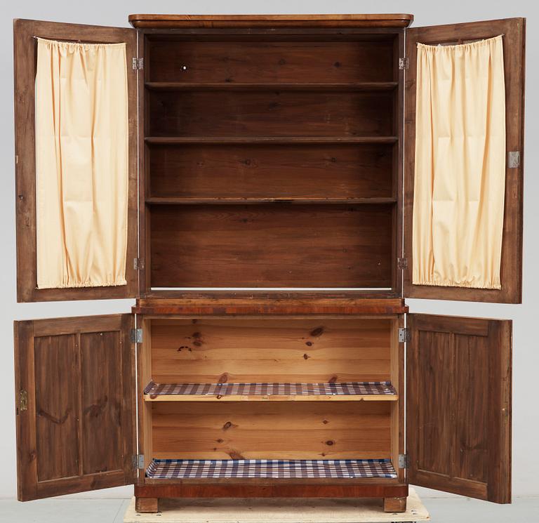 BOKSKÅP, nygotik, 1800-talets andra hälft.