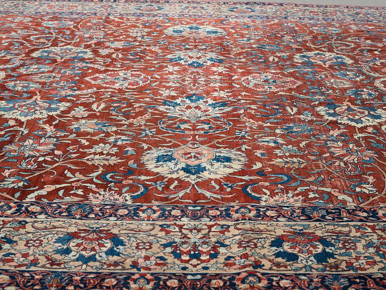 A CARPET, an antique Esfahan, ca 480,5 x 350 cm.