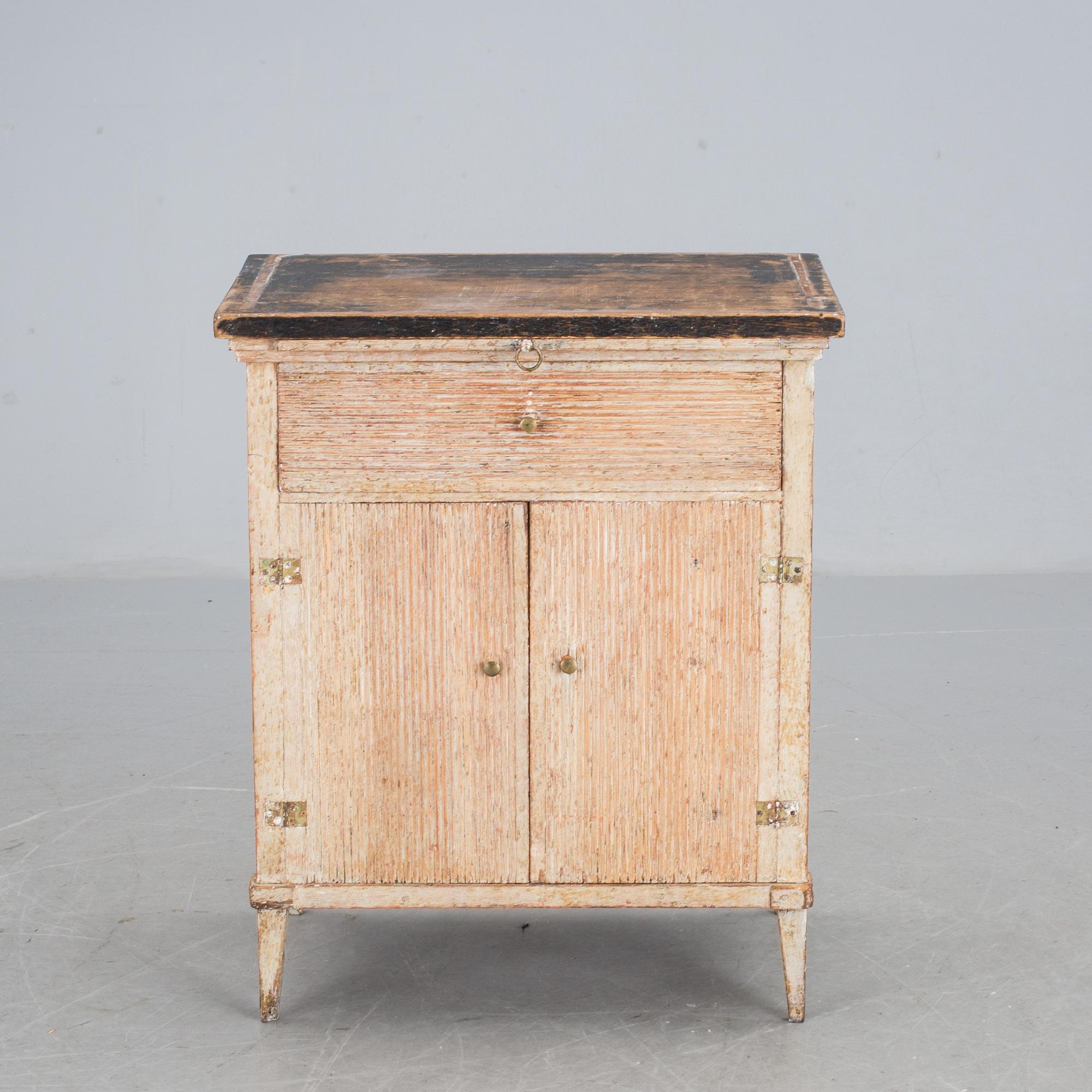 POTTSKÅP, sengustaviansk, 1700/1800-tal.