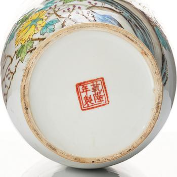 A Chinese vase, 20th Century.