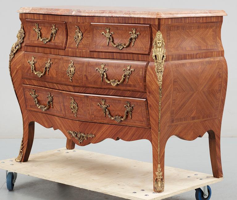 BYRÅ, Louis XV-stil, 1900-talets första hälft.