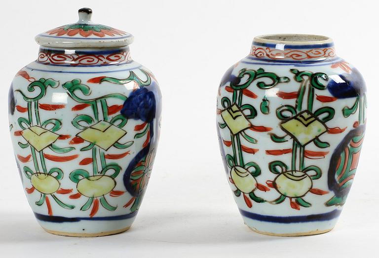 BOJANER, ett par, porslin,  Kina, Kangxi 1662-1722.
