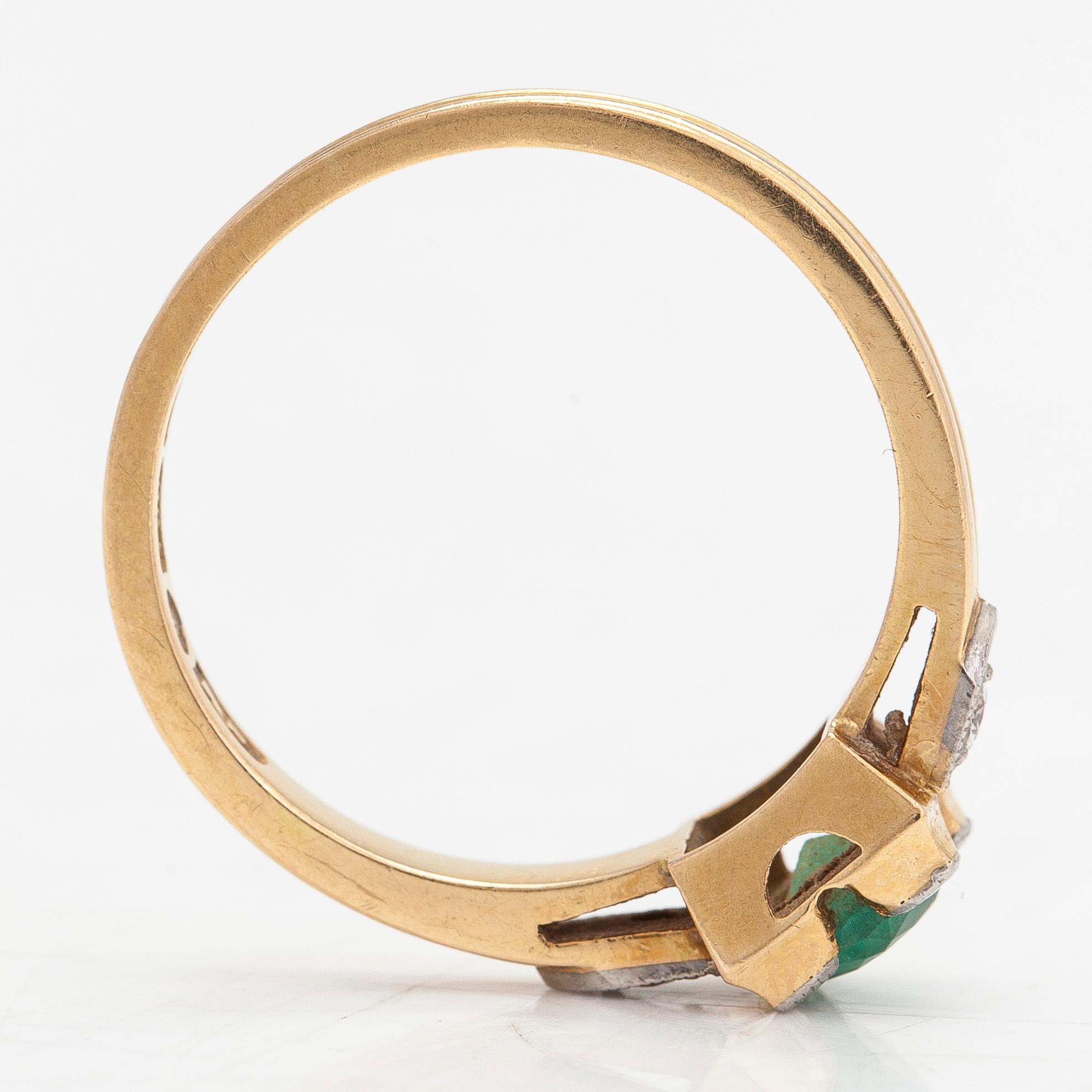 Ring, 18K guld, diamanter tot ca. 0.06 ct samt smaragd. Auran Kultaseppä Oy, Turku 1956.
