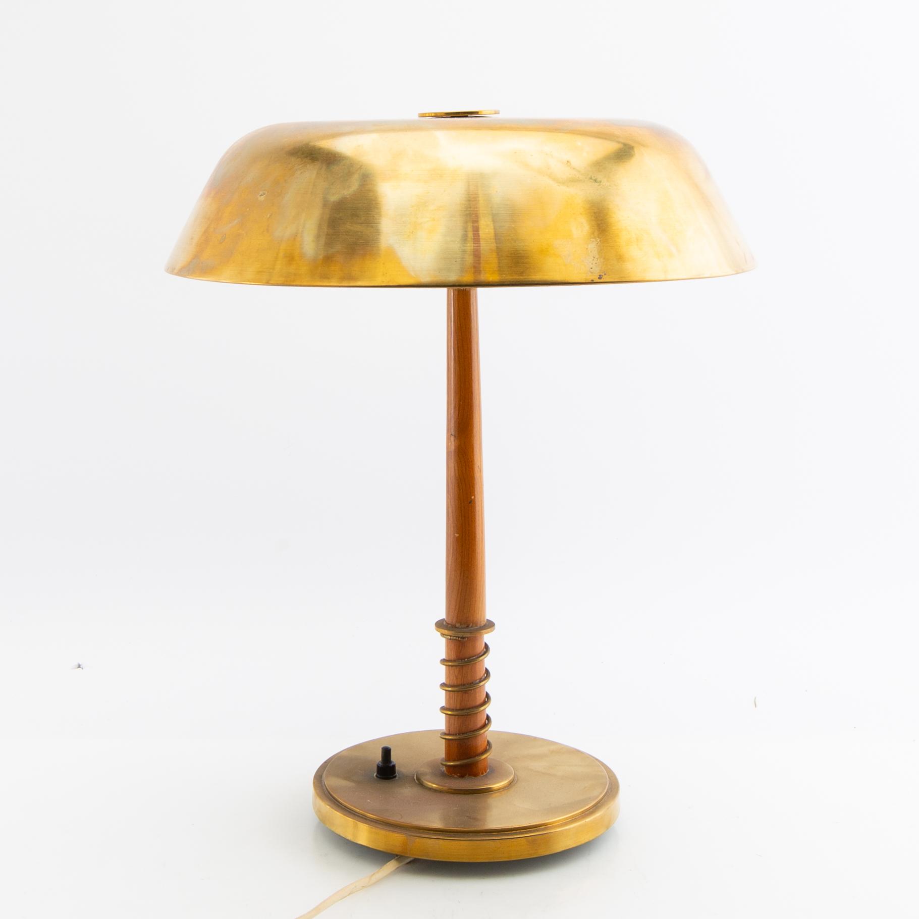 Harald Notini, Table lamp model no. 15441 Böhlmark lamp factory 1940s Swedish Modern.