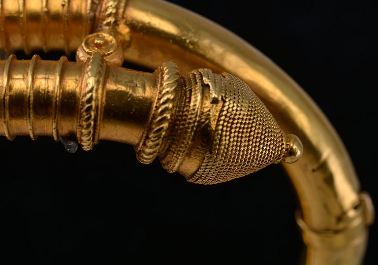 A BRACELET, 18K gold, Otto Roland Mellin Helsinki 1870 s. Weight 27,2 g.