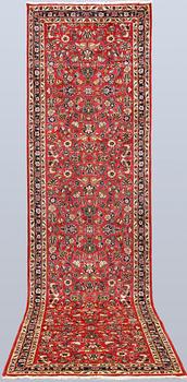 A Keshan runner, approx. 391 x 105 cm.