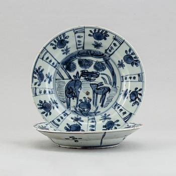 A set of two blue and white kraak dishes, Ming dynasty, Wanli (1572-1620).