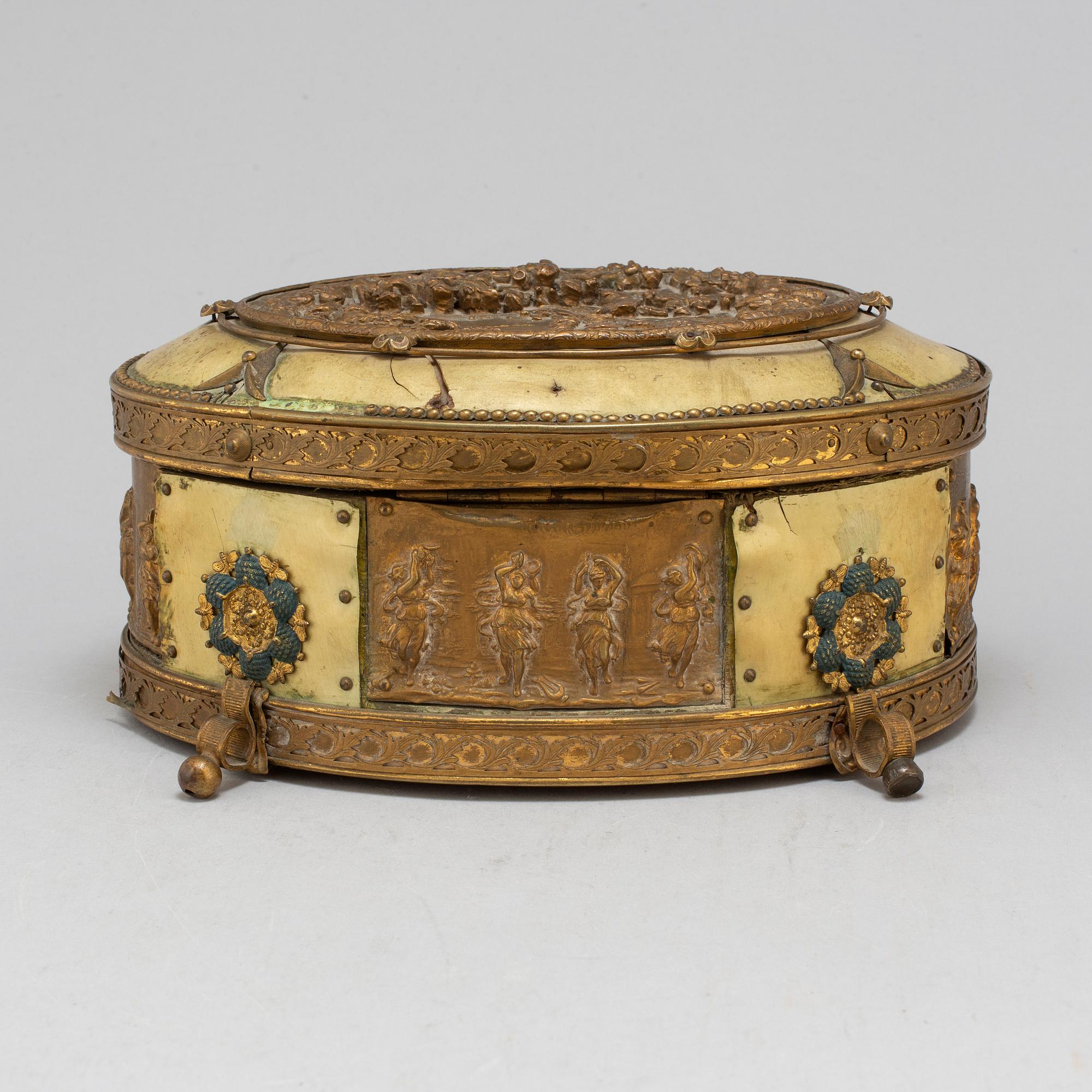 A Baroque style late 19th century box.