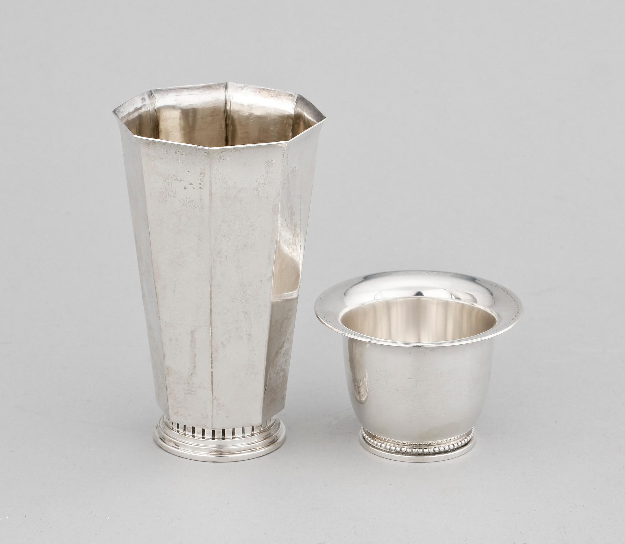 SKÅL SAMT VAS, sterlingsilver, Borgila, Stockholm 1949 resp 1952. Totalvikt ca 170 gram.