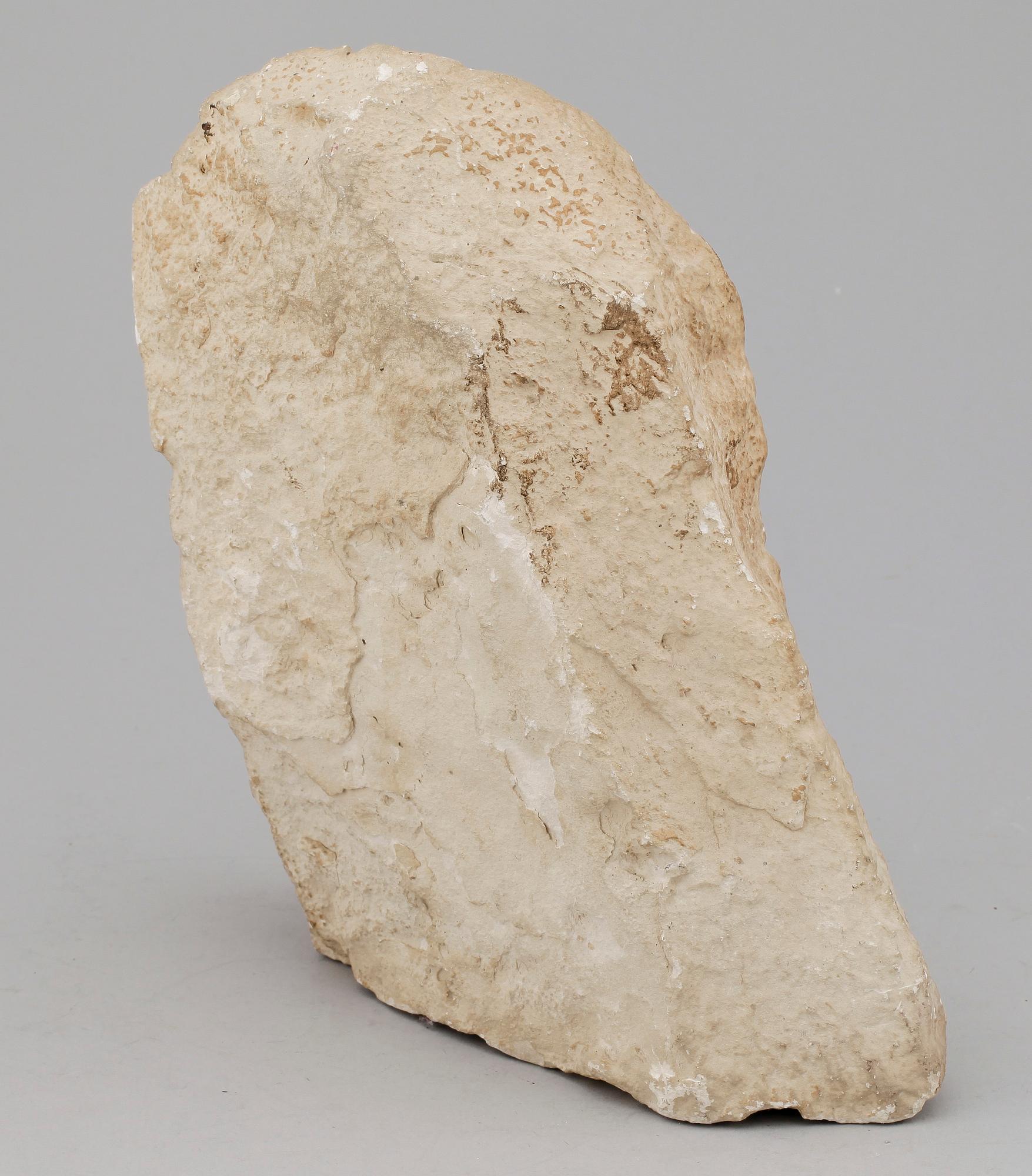 FRAGMENT, kalksten, Egypten, troligen 18-21 dynastin, 1550-945 f Kr.