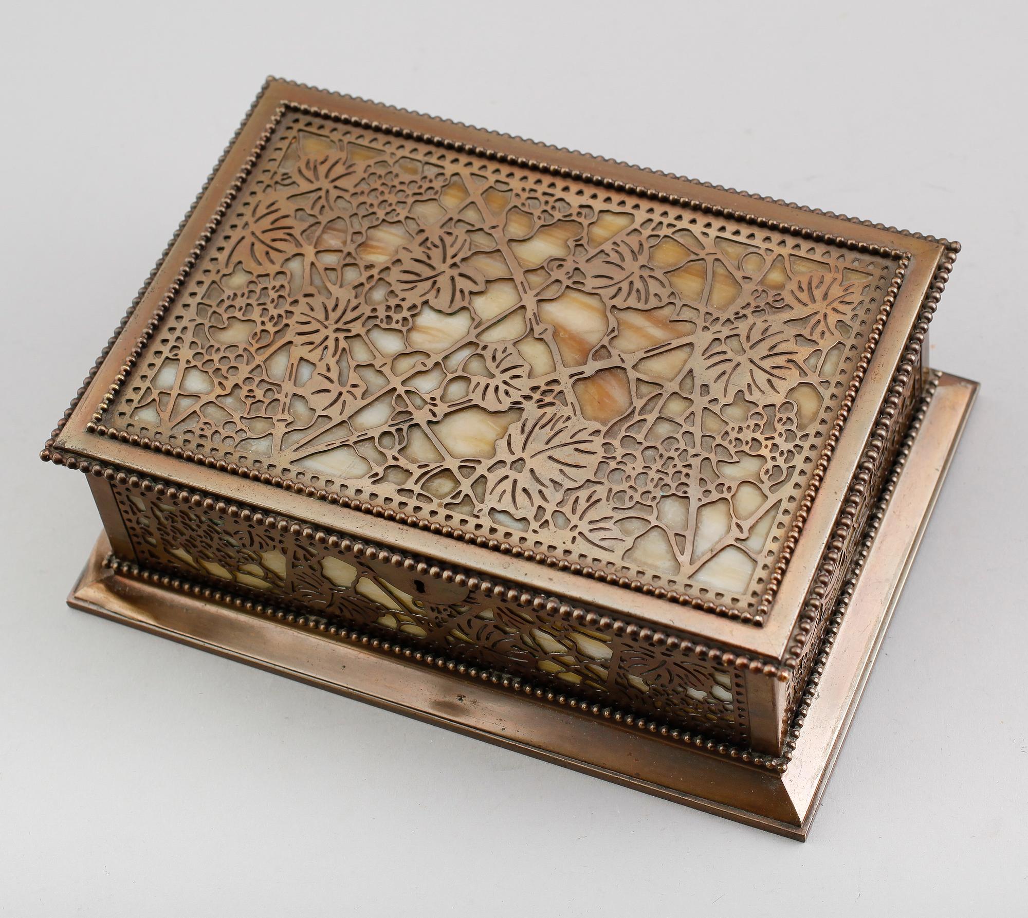 SKRIN, Tiffany Studio, New York, omkring år 1900.