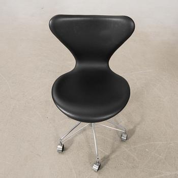 Arne Jacobsen, kontorsstol, "Sjuan", Fritz Hansen, Danmark.