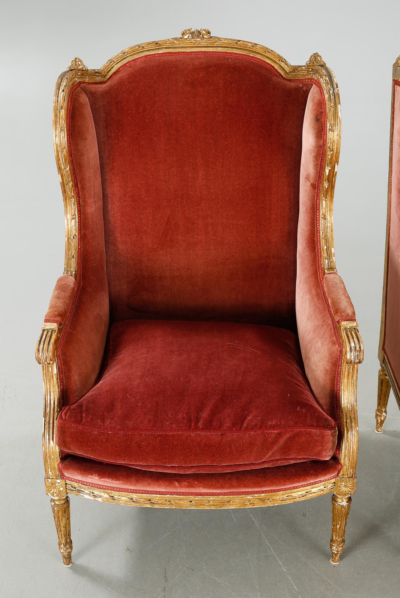 A pair of lounge chairs from the first half of the 20th century.