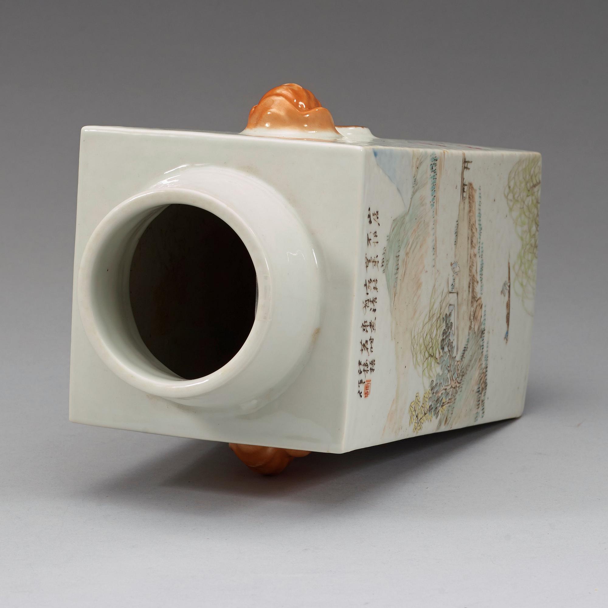 A square, famille rose vase. Late Qing Dynasty/Republic era, early 20th century.
