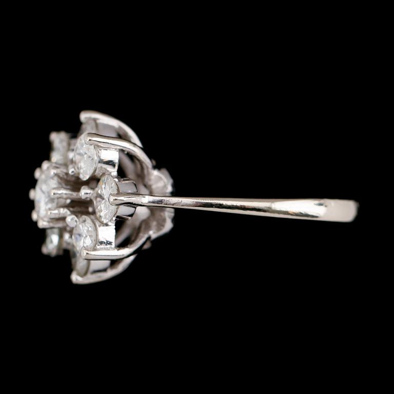RING, 14 k vitguld, briljantslipade diamanter tot ca 1.65 ct.