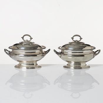 Bowls with lids, a pair, silver plate, Elkington, 20th century.