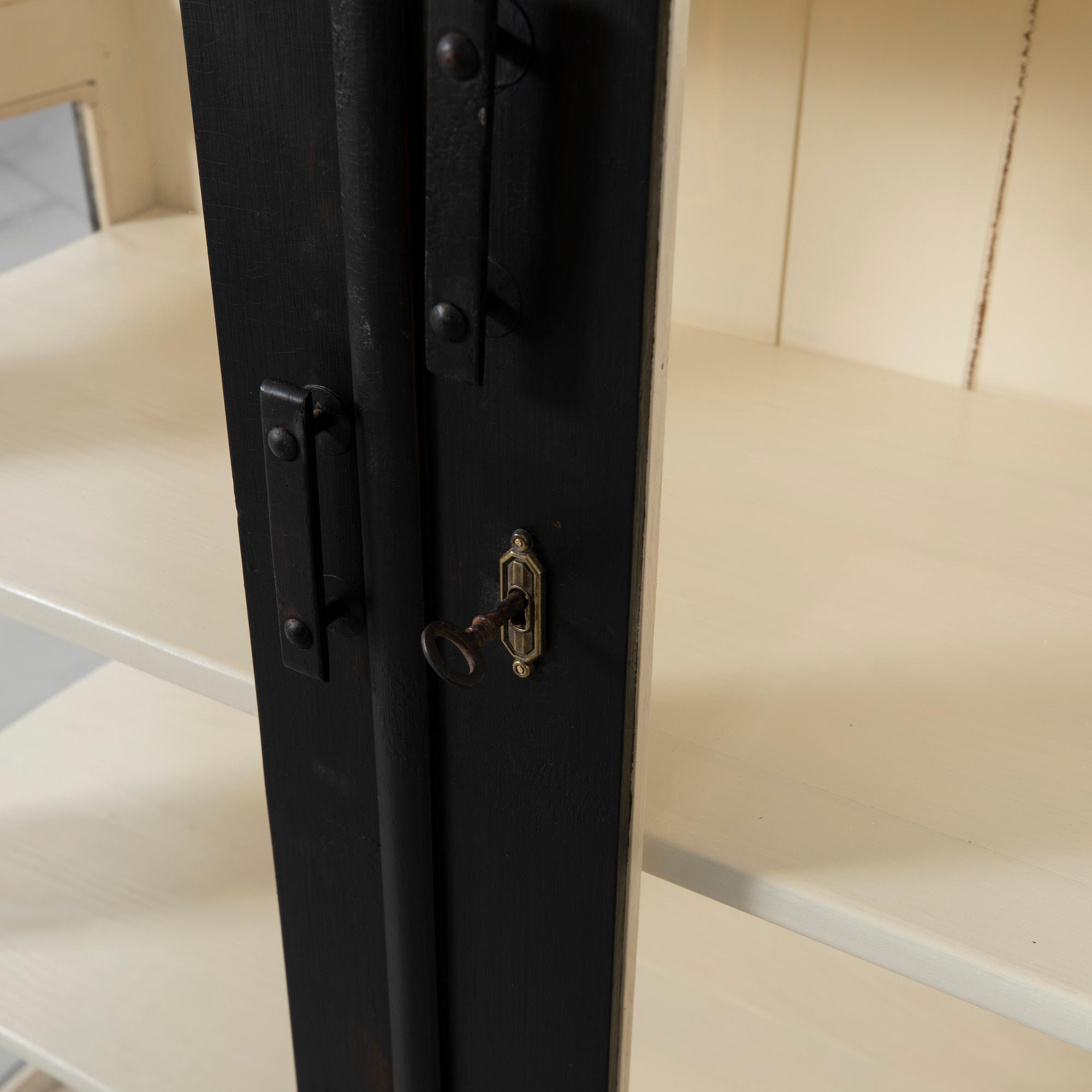 Vitrinskåp, 1900-tal.