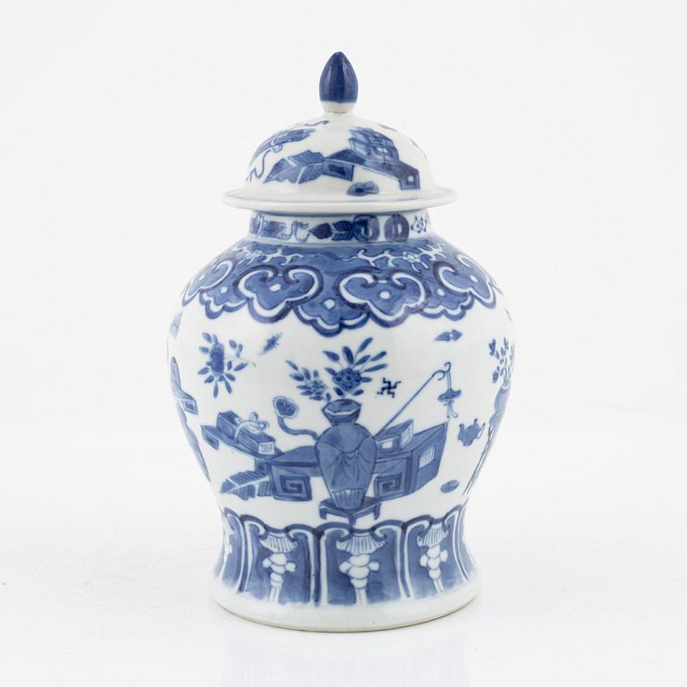 A blue and white porcelain urn with cover, China, 20th century.