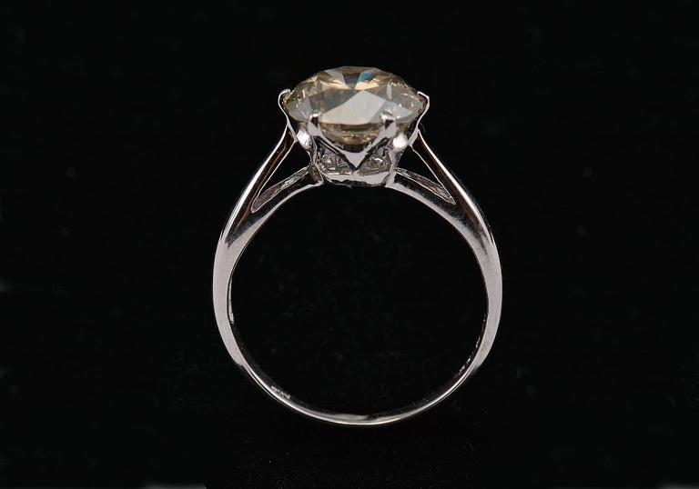 RING, brilliant cut diamond c. 2.80 ct "Light yellow" si 18K white gold. Weight 2,7 g.