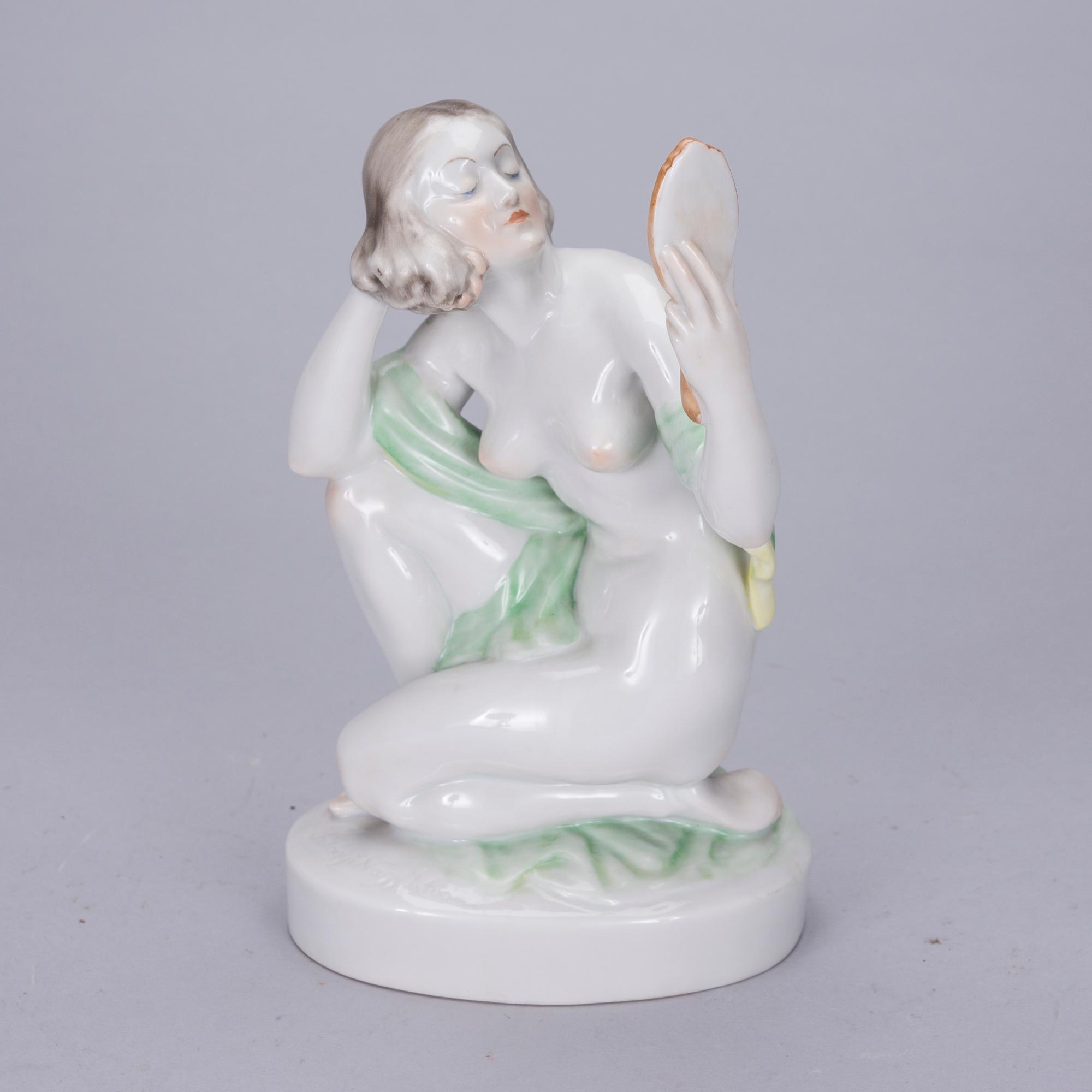 FIGURIN, porslin, Herend, Ungern 1944.