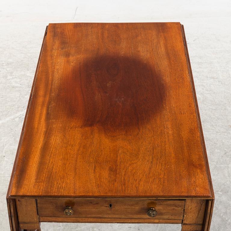 Bord med klaffar, sk Pembroke table, 1800-tal.