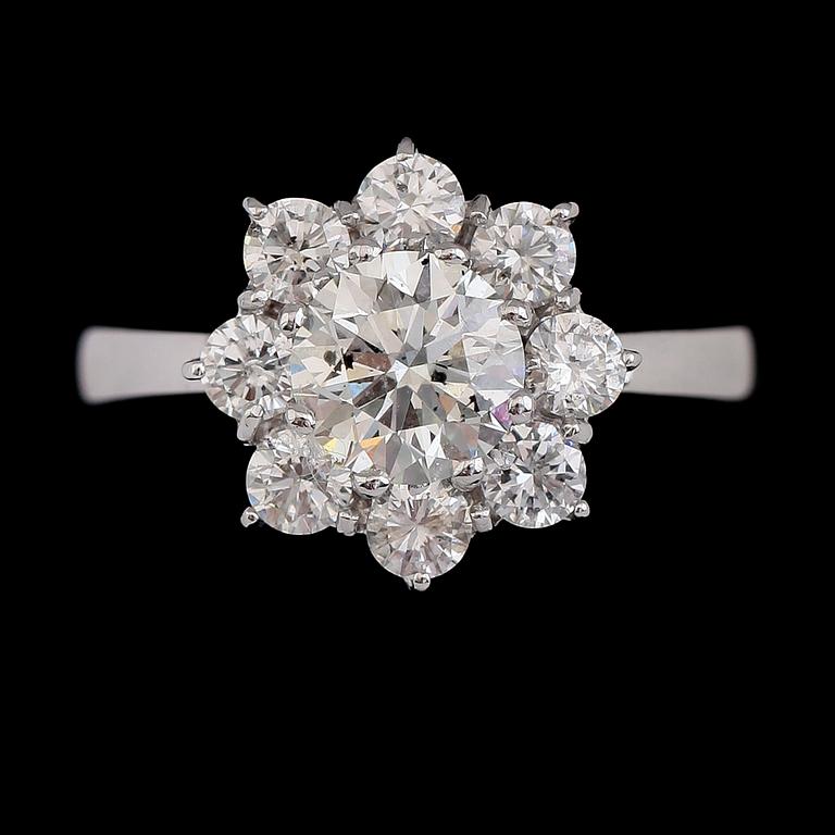 RING, 18 k vitguld, briljantslipade diamanter. Vikt 5,0 g.