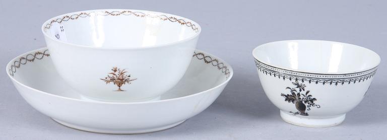 KOPP MED FAT samt KOPP, porslin, Kina, 1700-tal.