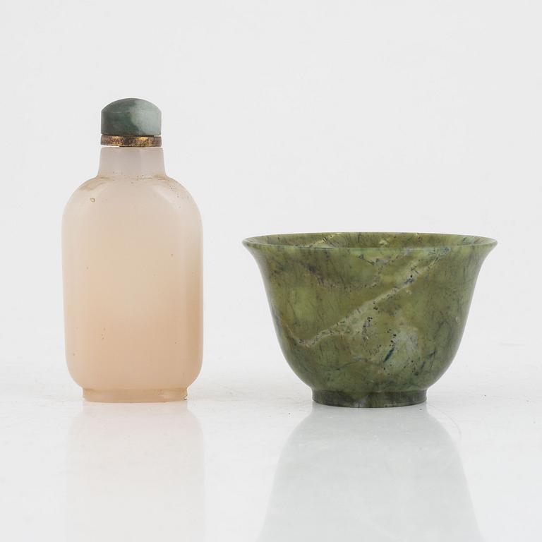 A Chinese agathe bowl and a white stone snuff bottle with stopper, 20th century.