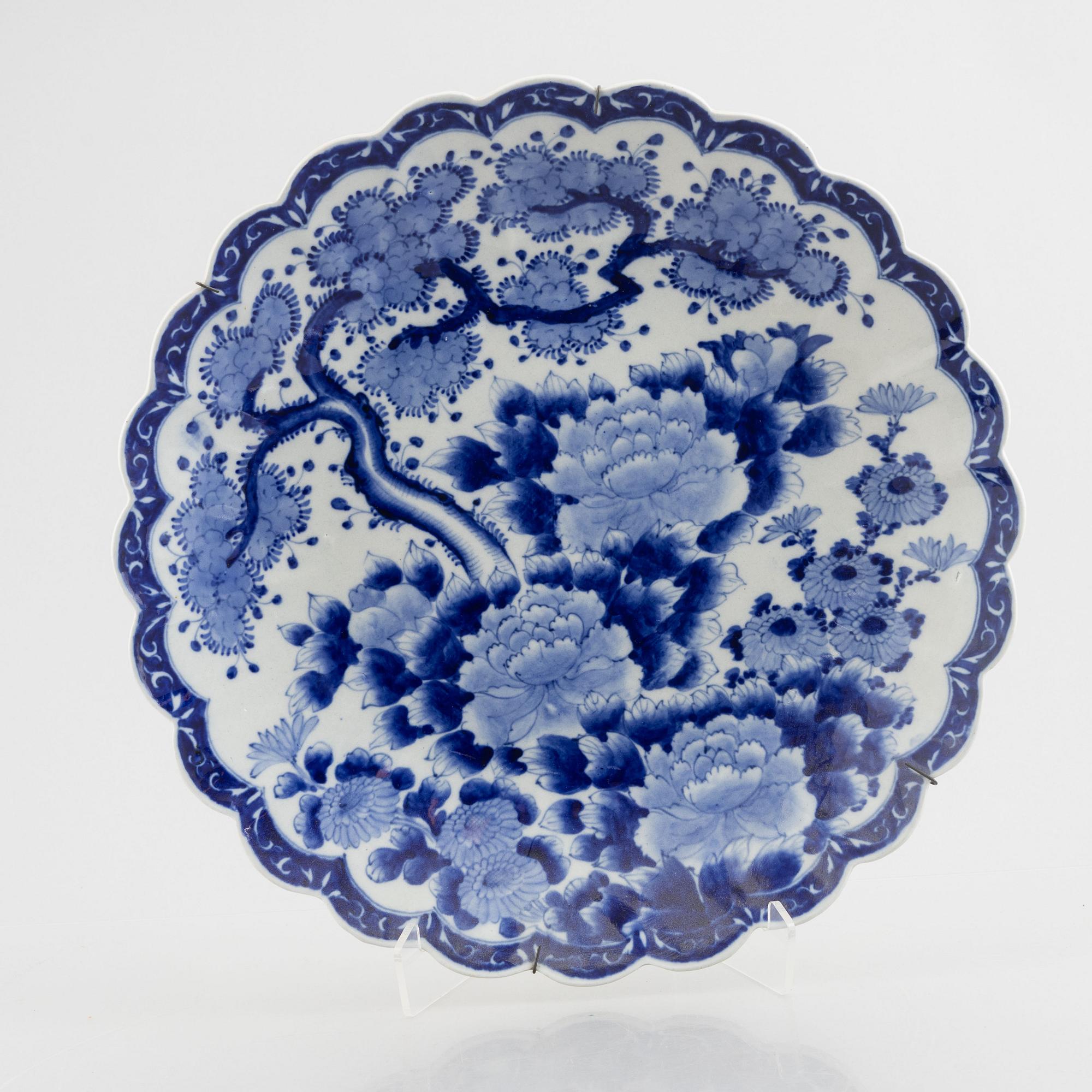 Fat, tre stycken, porslin, Japan, 1800-tal.