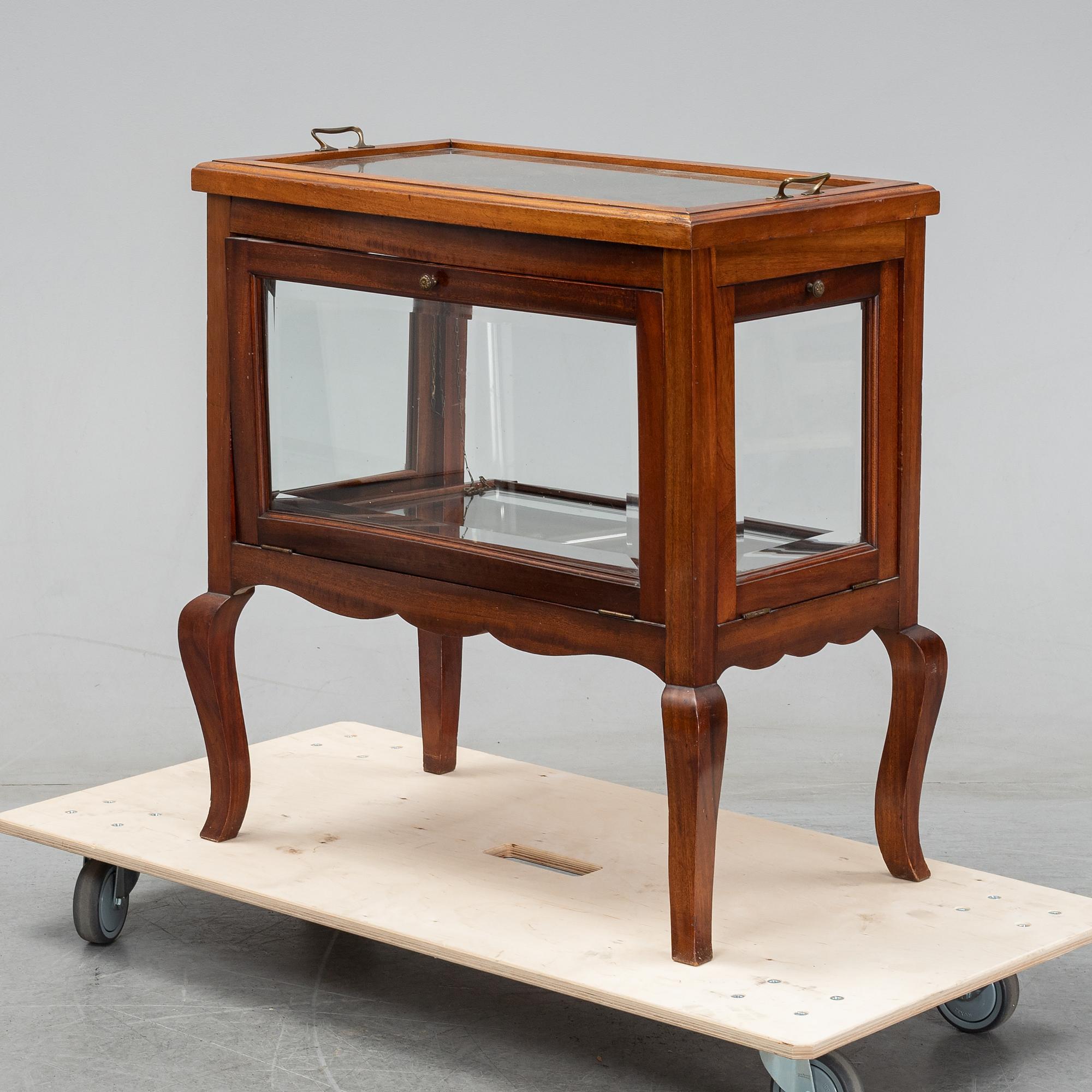 Monterbord/Serveringsbord, 1900-tal.