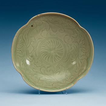 A celadon glazed bowl, Qing dynasty.