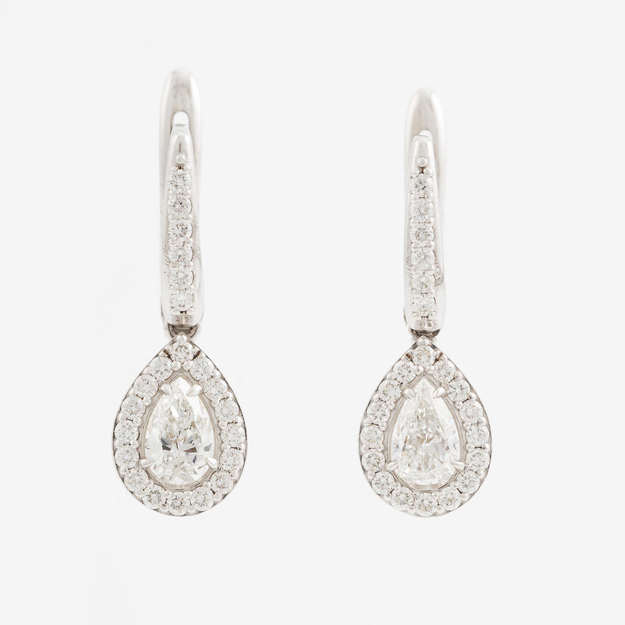 Earrings 18K white gold with pear-shaped and brilliant-cut diamonds.